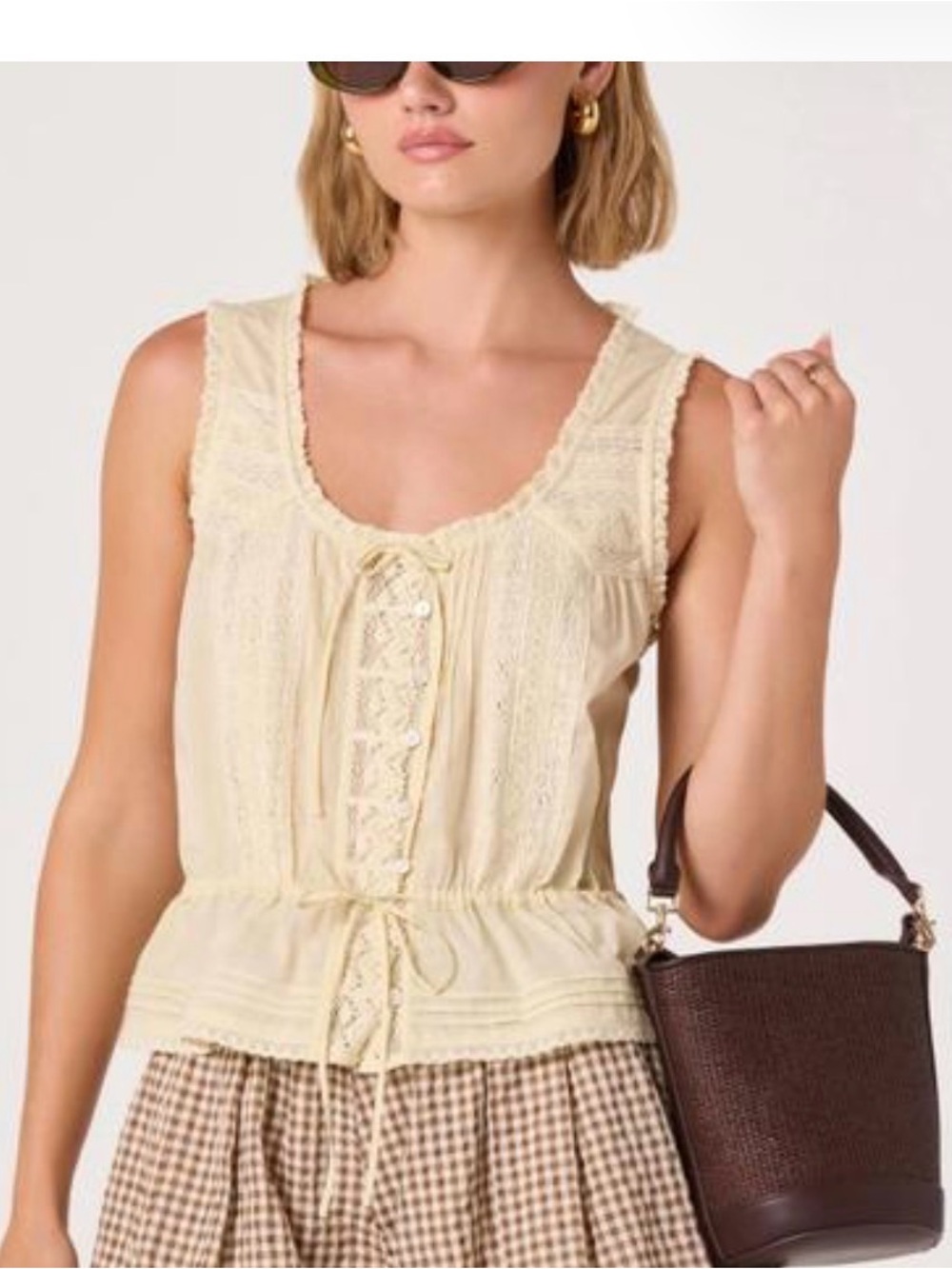 Astr shreya lace -Trim Sleeveless Peplum Top in Cream - Picture 2 of 2